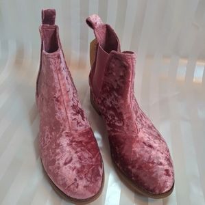 NWT Toms Ella Chelsea Pink Ankle Boots